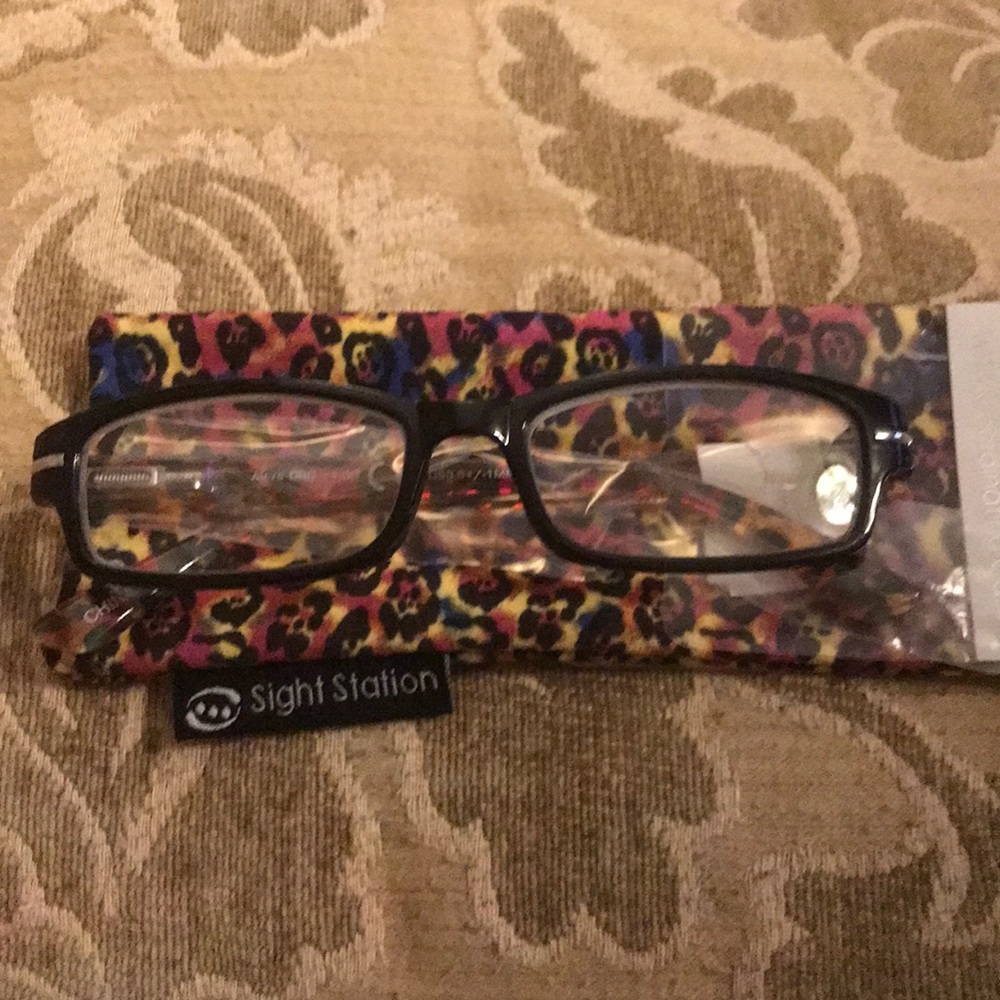 COPY - NWT Sight Station readers w/ matching case, +1.00